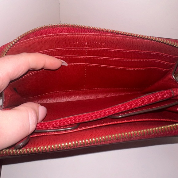 Michael Kors EUC Red Saffiano Leather Jet Set Wallet With Wrist Strap - Picture 12 of 16